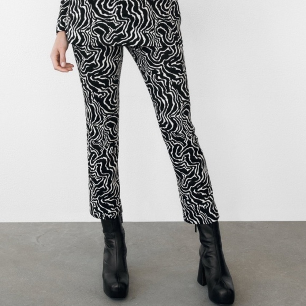 NWT ZARA Straight Leg Black and White Jacquard Knit Pant Small
